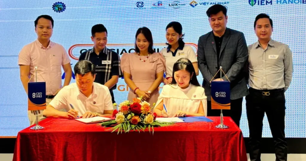 Lễ ký hợp đồng cung cấp ngói giữa NASAKI và Việt Phú