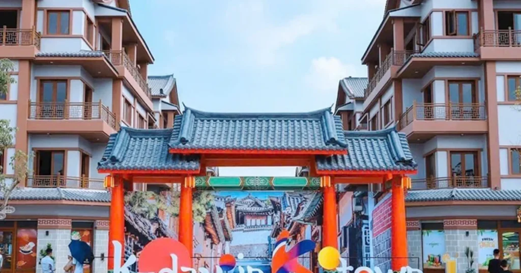 Cổng phân khu K-Town Ocean Park mang kiến trúc Hàn Quốc