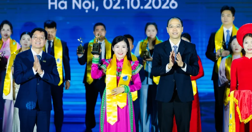 Bà Nguyễn Thị Khuyên, Giám đốc Nasaki Việt Nam, nhận danh hiệu Top 30 Doanh nhân trẻ Thủ đô tiêu biểu 2026